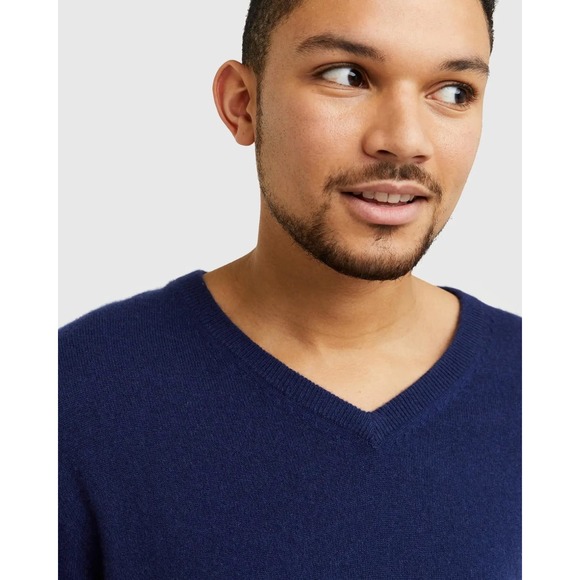 QUINCE Navy Mongolian Cashmere V-Neck Sweater Mens NWT Size Medium - Picture 5 of 11